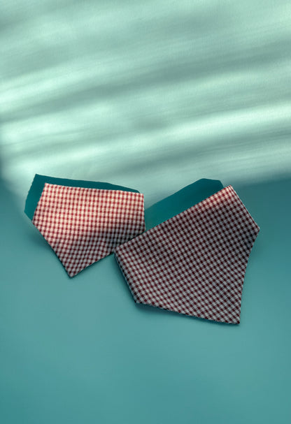 Świąteczna bandana dla psa, czerwono-biała